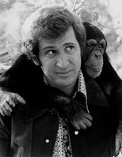 Me and the Chimp Тед Бесселл Баттонс 1972.jpg