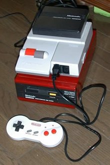 AV Famicom с прикрепленной надстройкой Disk System
