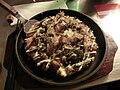Osaka Style Okonomiyaki in einem Restaurant in Amsterdam
