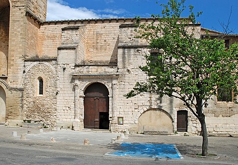 La façade méridionale et son portail.