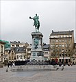 La statue sur la place en 2008.