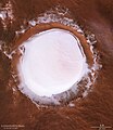 Foto em cores reais da cratera Korolev tirada pelo Mars Express