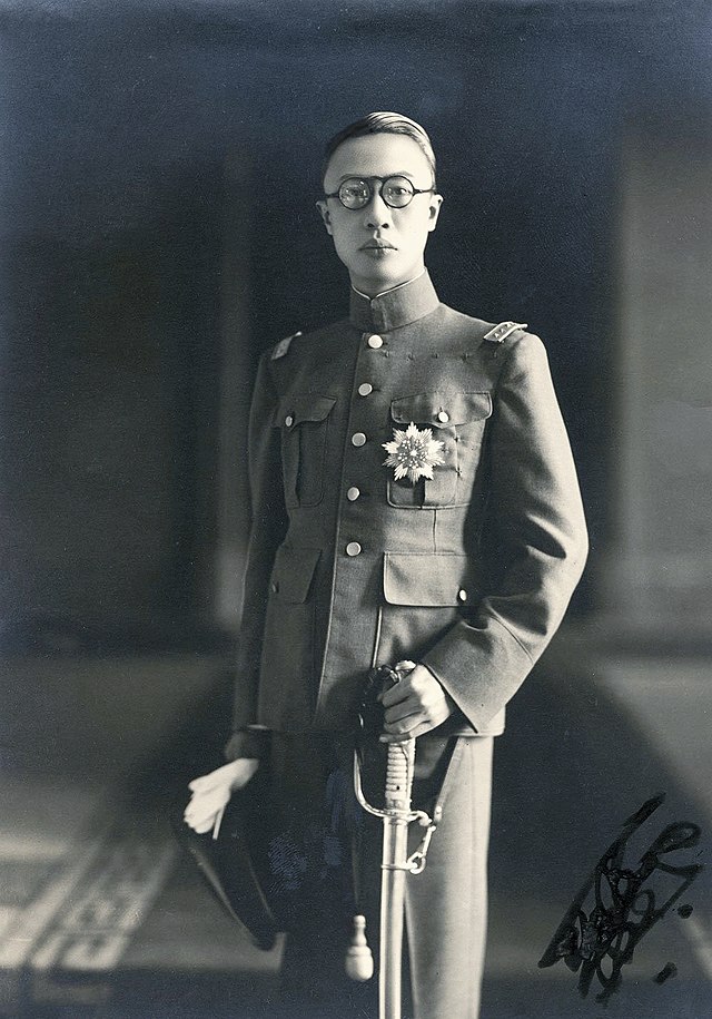 Mynd af Puyi keisara Mandsjúkó (1934 –1945) í Hsinking borg (nú Changchun borg í Jilin héraði).