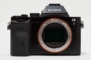 Полнокадровая камера Sony Alpha ILCE-7 (A7) без крышки.jpg