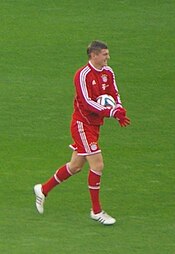 Kroos with Bayern Munich in 2014 Testspiel gegen FC Bayern Munchen 14 (cropped).JPG