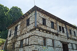 Куќа со традиционална архитектура во село Кичиница