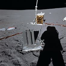 A SNAP-27 RTG deployed by the astronauts of Apollo 14 identical to the one lost in the reentry of Apollo 13 ALSEP Apollo 14 RTG.jpg