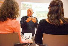 Arturo Goicoechea en cursos para pacientes de migraña