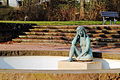 Saint-Germain-Terrasse, Statue „Sinnende“ von Ursula Ullrich-Jacobi, 2003