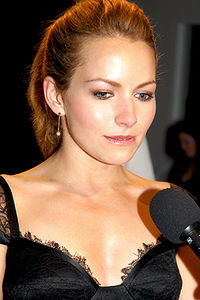 Becki Newton, l'interprète d'Amanda Tanen Sommers.