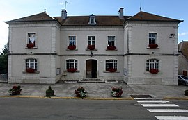 The town hall in Bians-les-Usiers