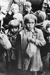 August 1948, German children deported from the eastern areas taken over by Poland arrive in western Germany. Bundesarchiv Bild 183-2003-0703-500, Ruckfuhrung deutscher Kinder aus Polen.jpg