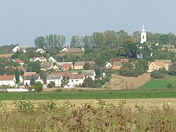 Csikóstőttősi látkép nyugat felől az evangélikus templommal