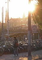 Fietsflat bij zonsondergang