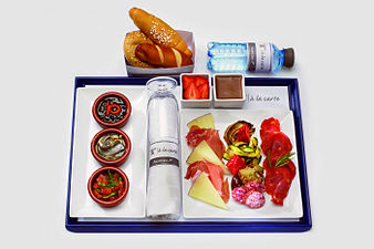 غذای هواپیمای لوکس و گران تهیه شده توسط شرکت پذیرایی دو اند کو