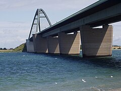 Вид на мост с южного берега