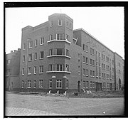 Bouw blok 45-131 gefotografeerd door Versteeg zelf (1930)