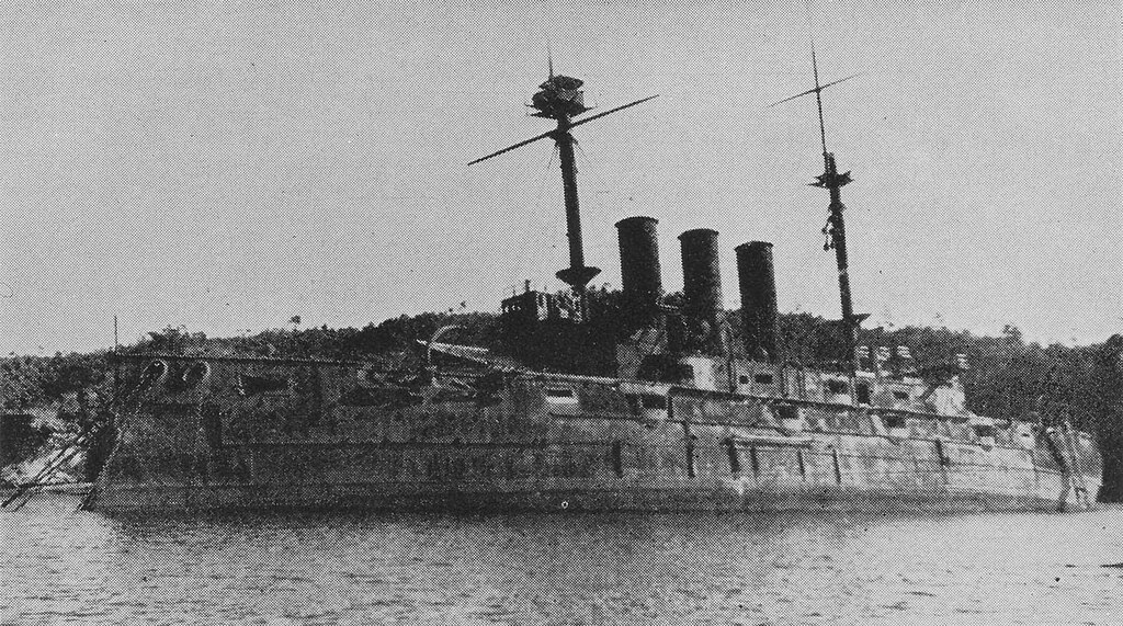 1024px-Japanese_battleship_Shikishima_19