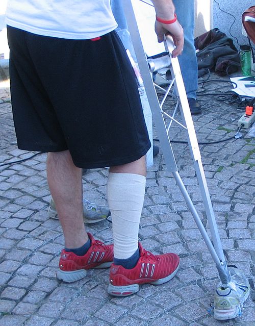 http://upload.wikimedia.org/wikipedia/commons/thumb/b/b5/KKC_2007_Crutches.jpg/500px-KKC_2007_Crutches.jpg