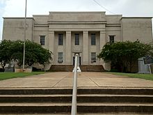 Lawrence County Courthouse in Moulton, Alabama.JPG