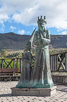 Groupe statuaire représentant une Lucia, jeune fille élue pour figurer sainte Lucie de Syracuse, et un chanteur à l'étoile, à Santa Lucía de Tirajana, aux îles Canaries. (définition réelle 2 953 × 4 440)