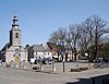 Grand Place de Mariembourg, avec église Sainte-Madeleine