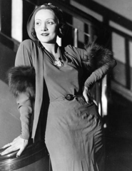 Fuchs-Oberarm­manschetten, Marlene Dietrich (1930)