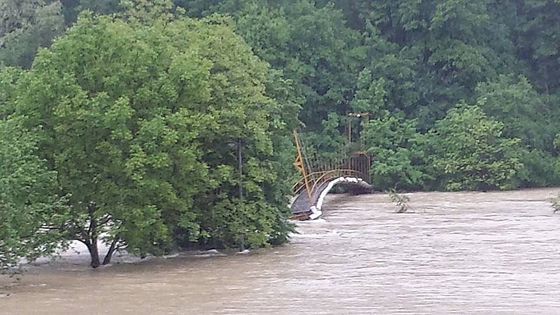 Fájl:Most na jugu Banjaluke, maj 2014, poplave.jpg