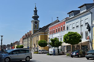 Marktplatz mit Pfarrkirche