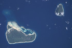 Image satellite (2001) de Niuatoputapu (en bas à gauche) et de Tafahi (en haut à droite), distantes de 6,5 km.