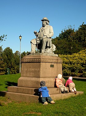 Памятник Питеру Кристену Асбьёрнсену в Осло.jpg