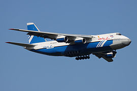 Polet Airlines әуе комапаниясының Ан-124 ұшағы Шереметьево Халықаралық әуежайына қонуда, шілде, 2011 жыл.