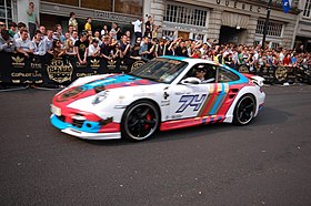 La voiture de Nicholas Morley et Matthew McConville au départ du Gumball 3000 à Londres.