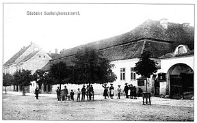 L'ancienne mairie sur une carte postale de 1900. On peut lire "Salutations de Székelykeresztúr".