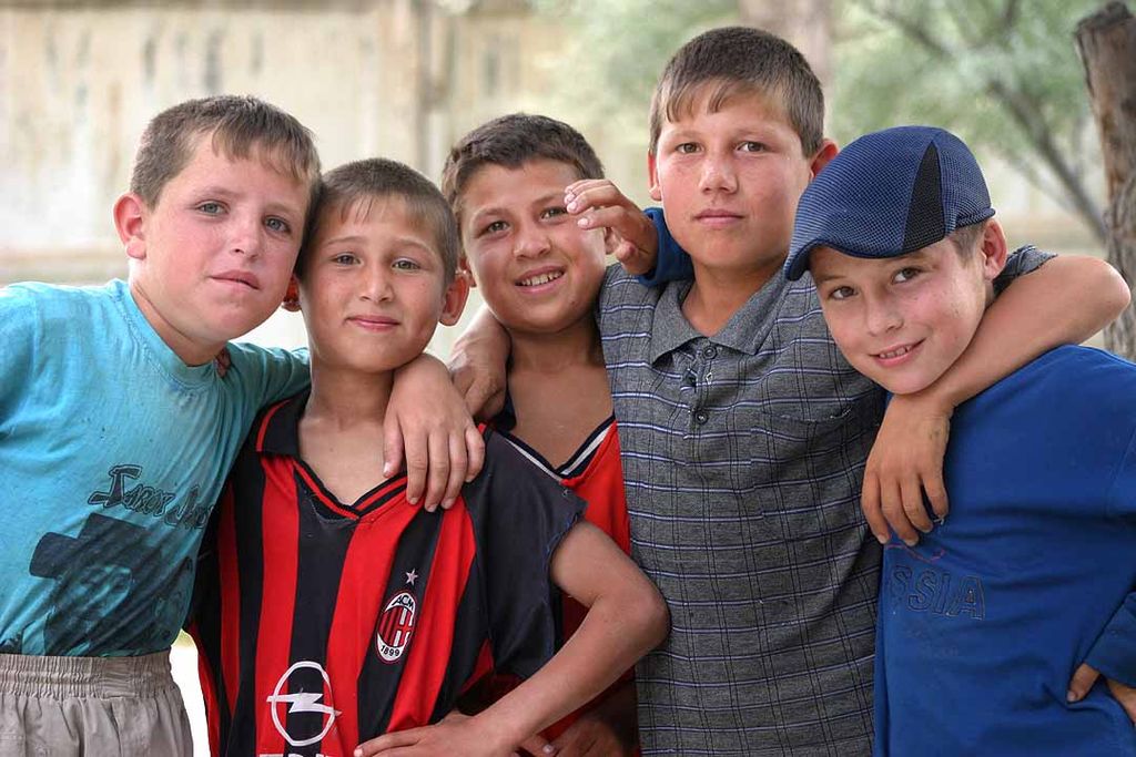 http://upload.wikimedia.org/wikipedia/commons/thumb/b/b5/Tajikistani_boys.jpg/1024px-Tajikistani_boys.jpg