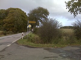 Indkørslen til Wiedenborstel fra Landesstraße 121