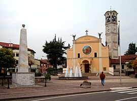 De Piazza Italia mid Pforrkiach SS Cosma e Damiano