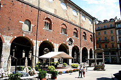 A Broletto Nuovo a Piazza Mercantin, ma Palazzo della Ragione néven ismert, 1251 és 1786 között a milánói városháza volt