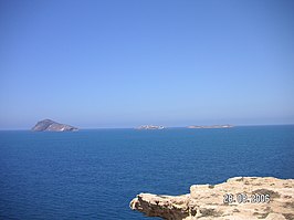 Van links naar rechts: Isla del Congreso, Isla de Isabel II en Isla del Rey, gezien vanaf de Marokkaanse kust.