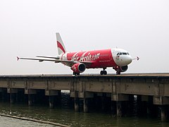 AirAsia Airbus A320-200 մարդատար ինքնաթիռ Մակաոյի միջազգային օդանավակայանում