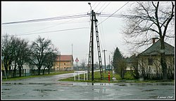 Bihartorda, a Jókai Mór utca (4805-ös út, lent) és a Magtár utca keresztezése a faluközpont nyugati részén, a Kossuth Lajos út (4213-as út) felől fényképezve