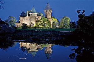 Die Linner Burg mit großzügiger Parkanlage