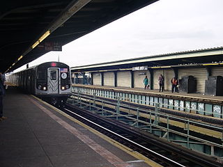 Central Avenue BMT Myrtle Avenue Line platform.JPG