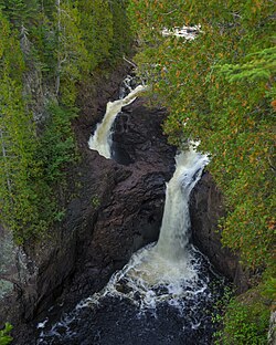 Devil's Kettle (ဍာ်ကာသၟိင်မာရ်) ပ္ဍဲဥဒျာန်သဘာဝ နာဲဗစာမဂ်နေ