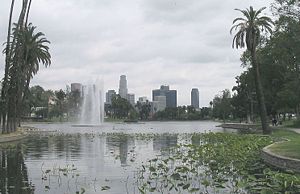 اکو پارک, به همراه Downtown Los Angeles افق مریی در پس زمینه