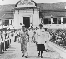 French General Salan and Prince Sisavang Vatthana in Luang Prabang, 4 May 1953 FrenchLaos1953.png