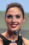 Gal Gadot interprète Diana Prince / Wonder Woman.