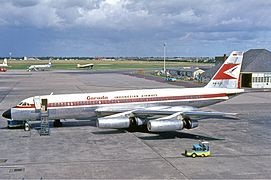 Convair 990 de Garuda Indonesia sur l'aéroport d'Amsterdam-Schiphol en 1965.