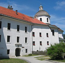 Južna fasada samostanskega poslopja – vhod v muzej