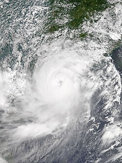 8月23日天鸽以巅峰强度正面吹袭珠江口一带，其风眼清晰可见。